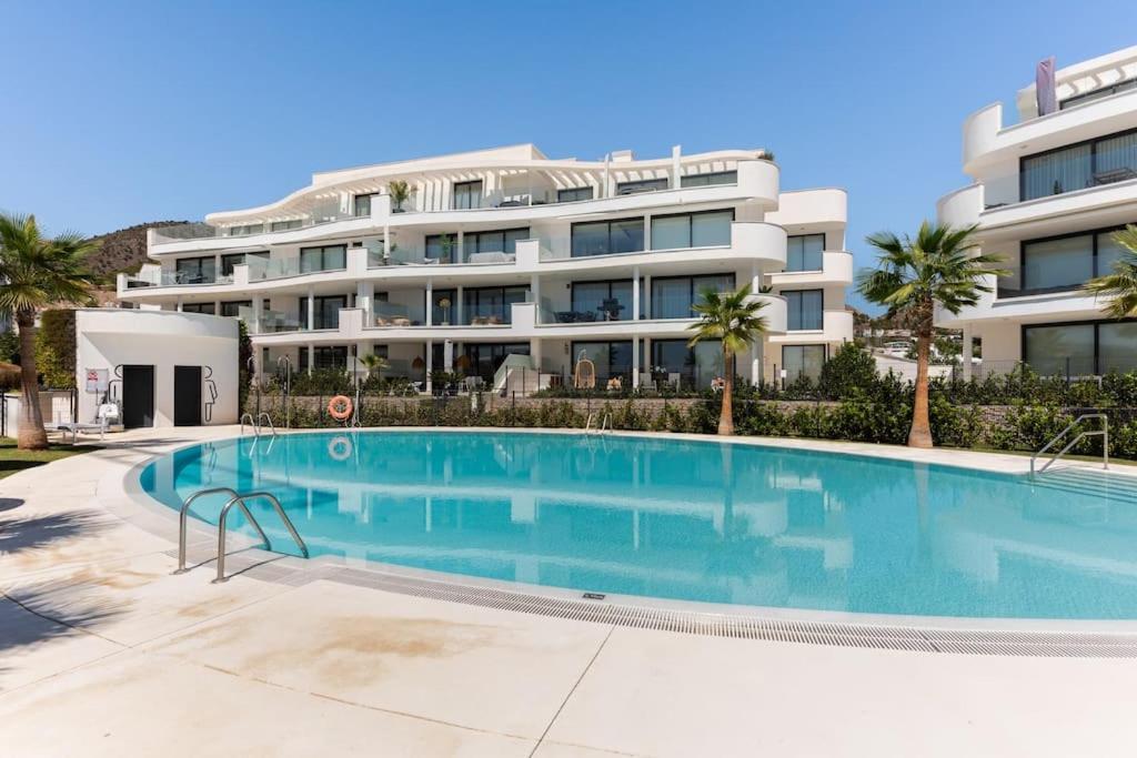 Luxury - Higueron West